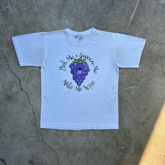 Vintage 90s Cute Cartoon Grape, Pick Me, Squeeze Me, Make Me Wine, Bunch of Grapes 1999 T-shirt