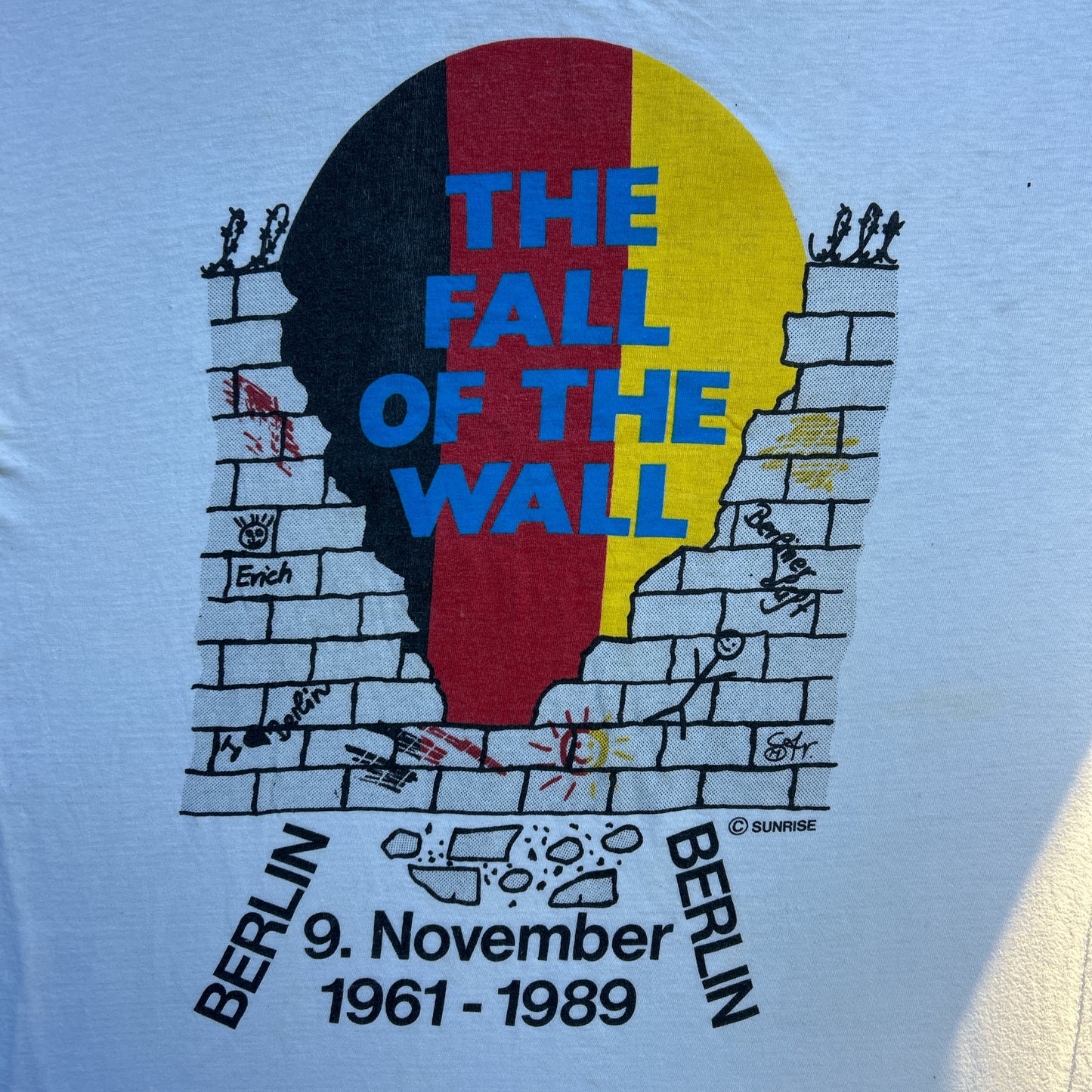 Vintage 80s Rare Germany Berlin Wall, The Fall Of The Wall Berlin 9th of November, 1961-1989 T-shirt