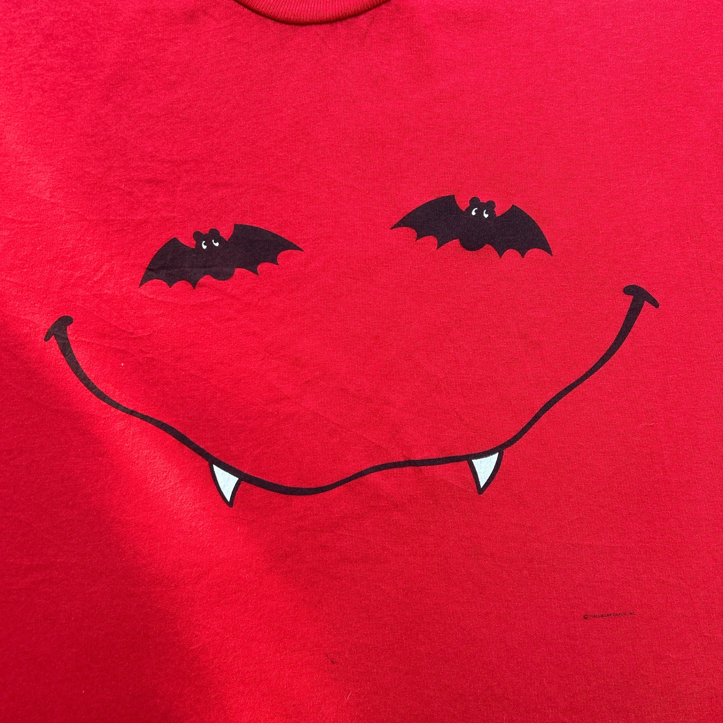 Vintage 90s Spooky Halloween Vampire Bat T-shirt